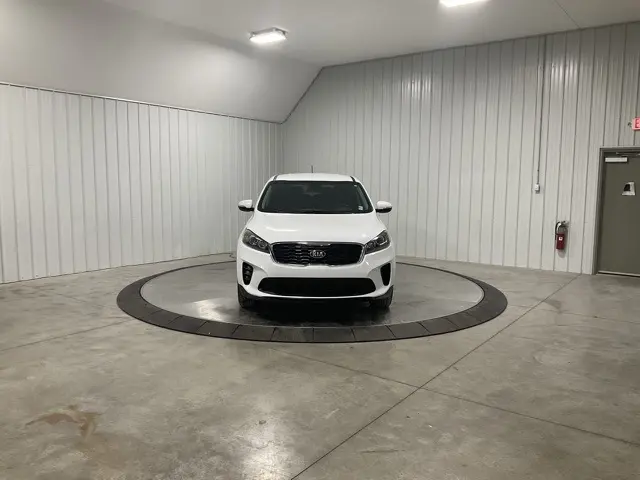 Used 2019 Kia Sorento LX with VIN 5XYPGDA5XKG488155 for sale in Roanoke, IN