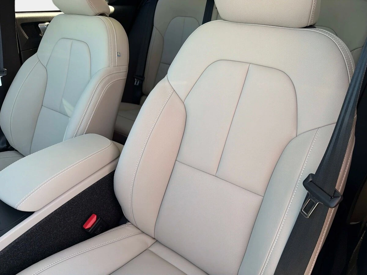 2026 Volvo - image 17