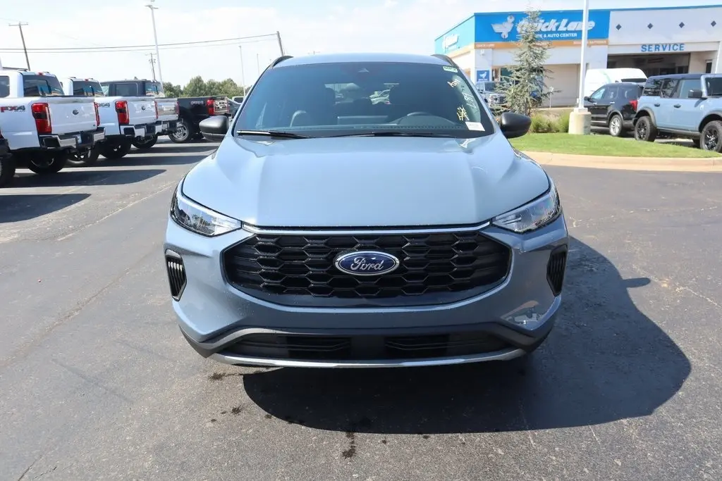2026 Ford Escape ST-Line photo 8