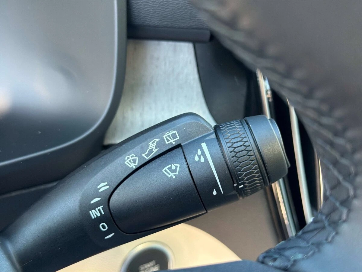 2026 Volvo - image 28