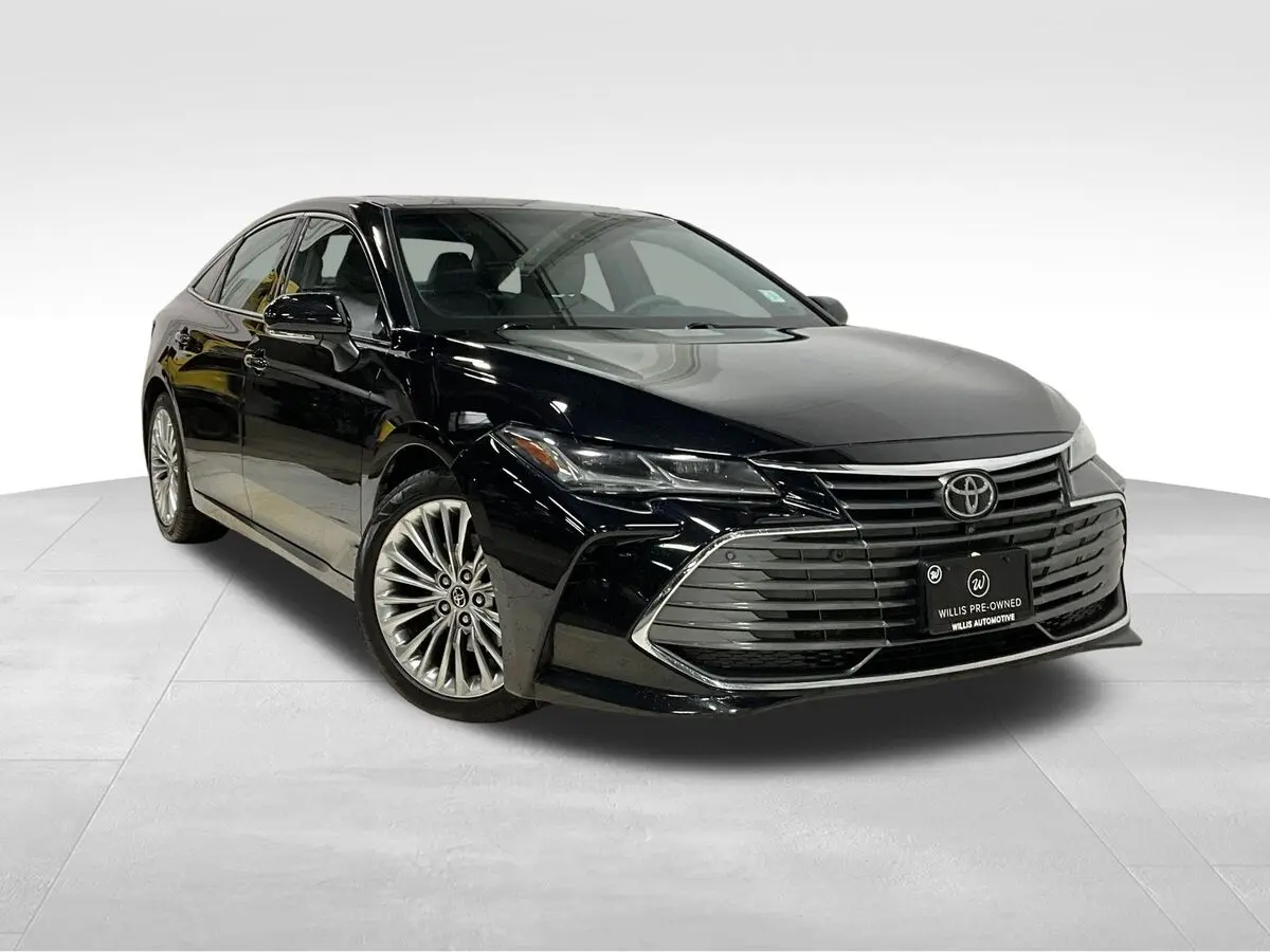 2019 Toyota Avalon Limited's photo