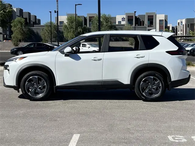 2026 Nissan Rogue SV photo 2