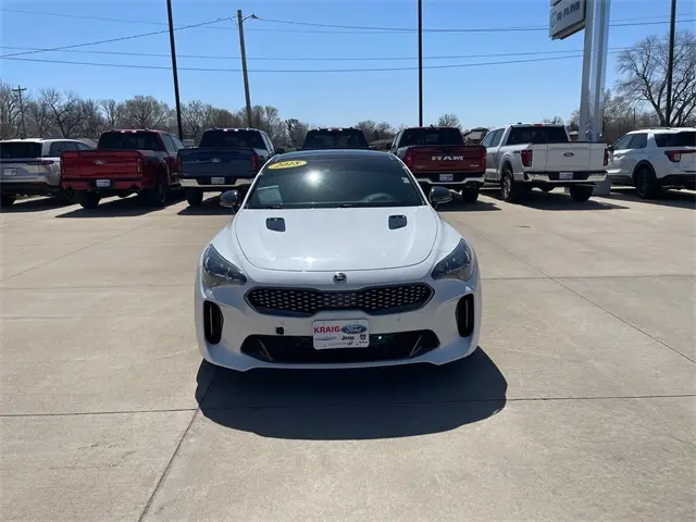 Used 2018 Kia Stinger GT2 with VIN KNAE55LC1J6028718 for sale in Oskaloosa, IA
