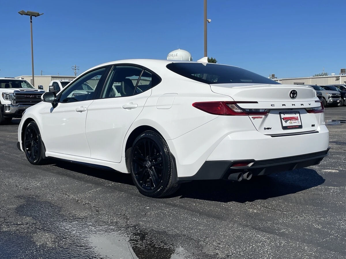 2025 Toyota Camry SE - Photo 6