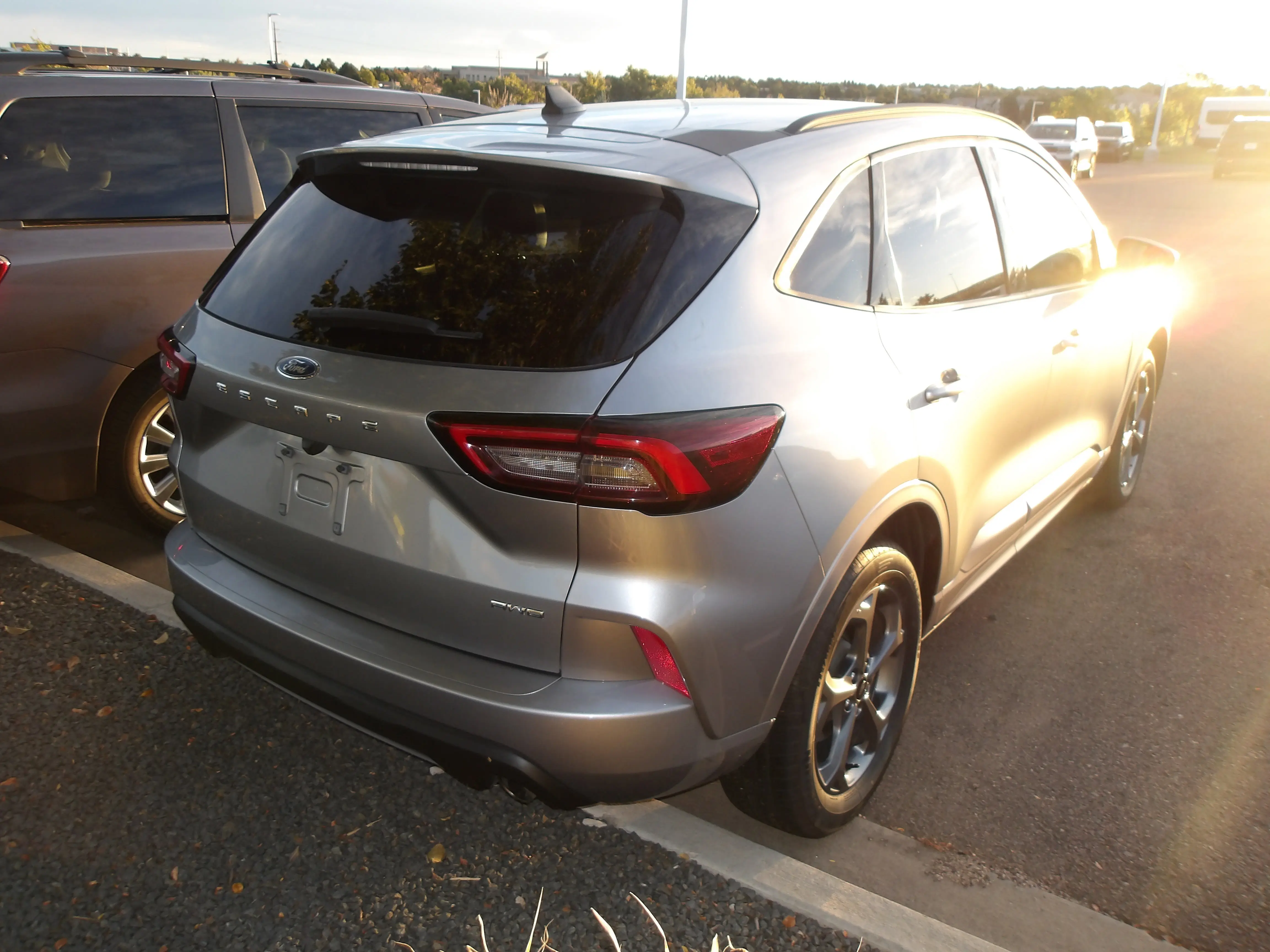 2024 Ford Escape ST-Line photo 2
