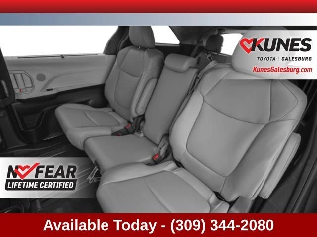 2026 Toyota Sienna XLE's photo