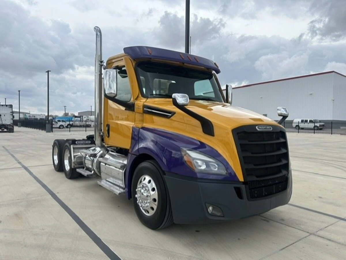 2025 Freightliner Cascadia — photo 6