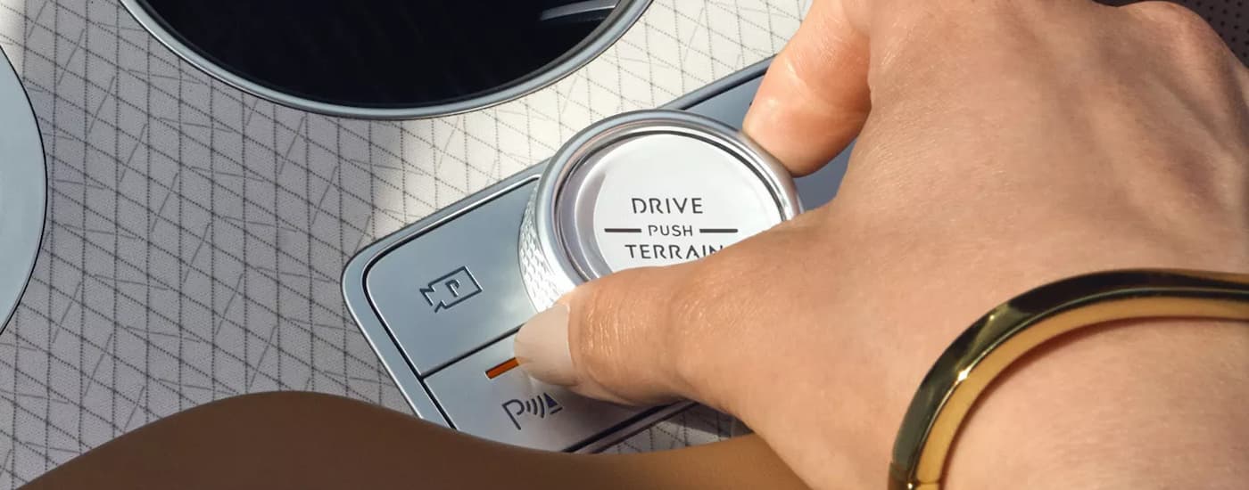 Drive mode knob in a 2025 Genesis GV80 for sale near Kissimmee