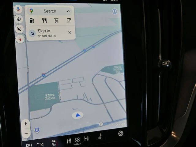 2025 Volvo - image 27