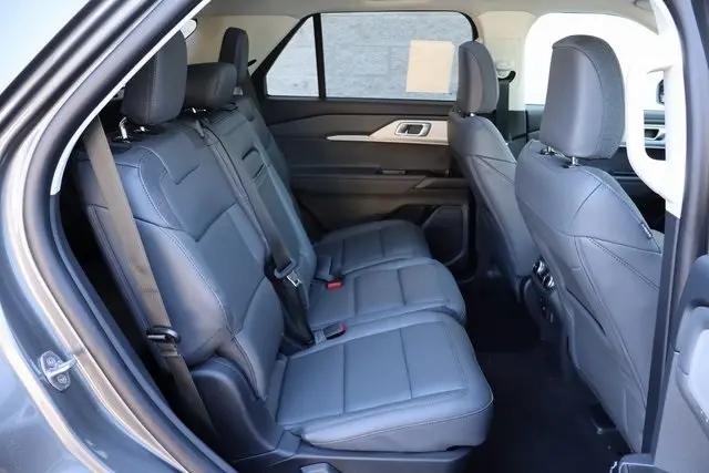 2025 Ford Explorer photo 29