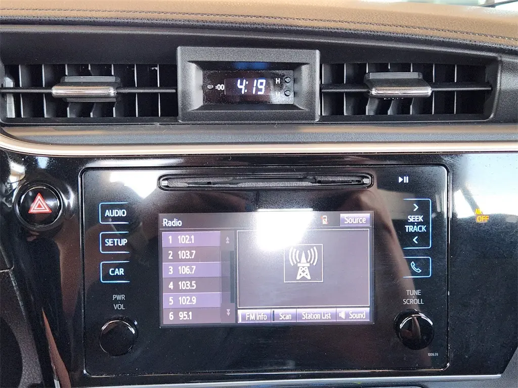 2019 Toyota Corolla L photo 10