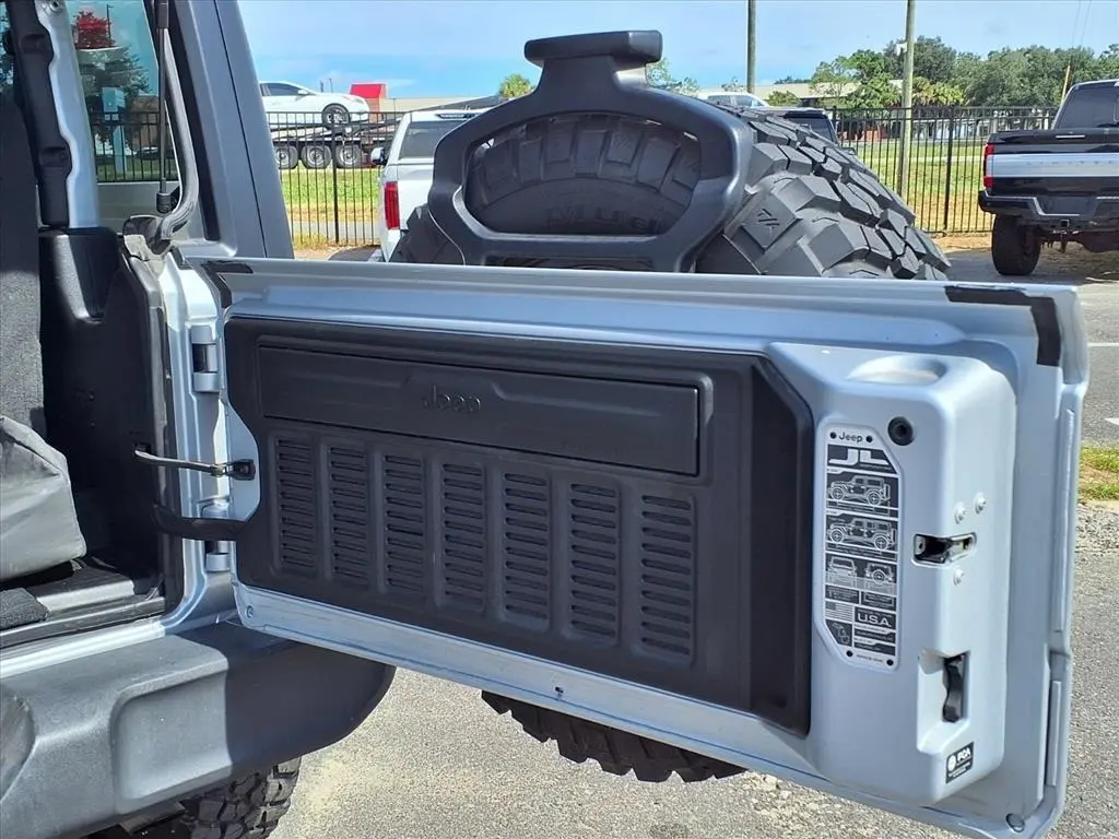 2023 Jeep Wrangler Willys photo 16