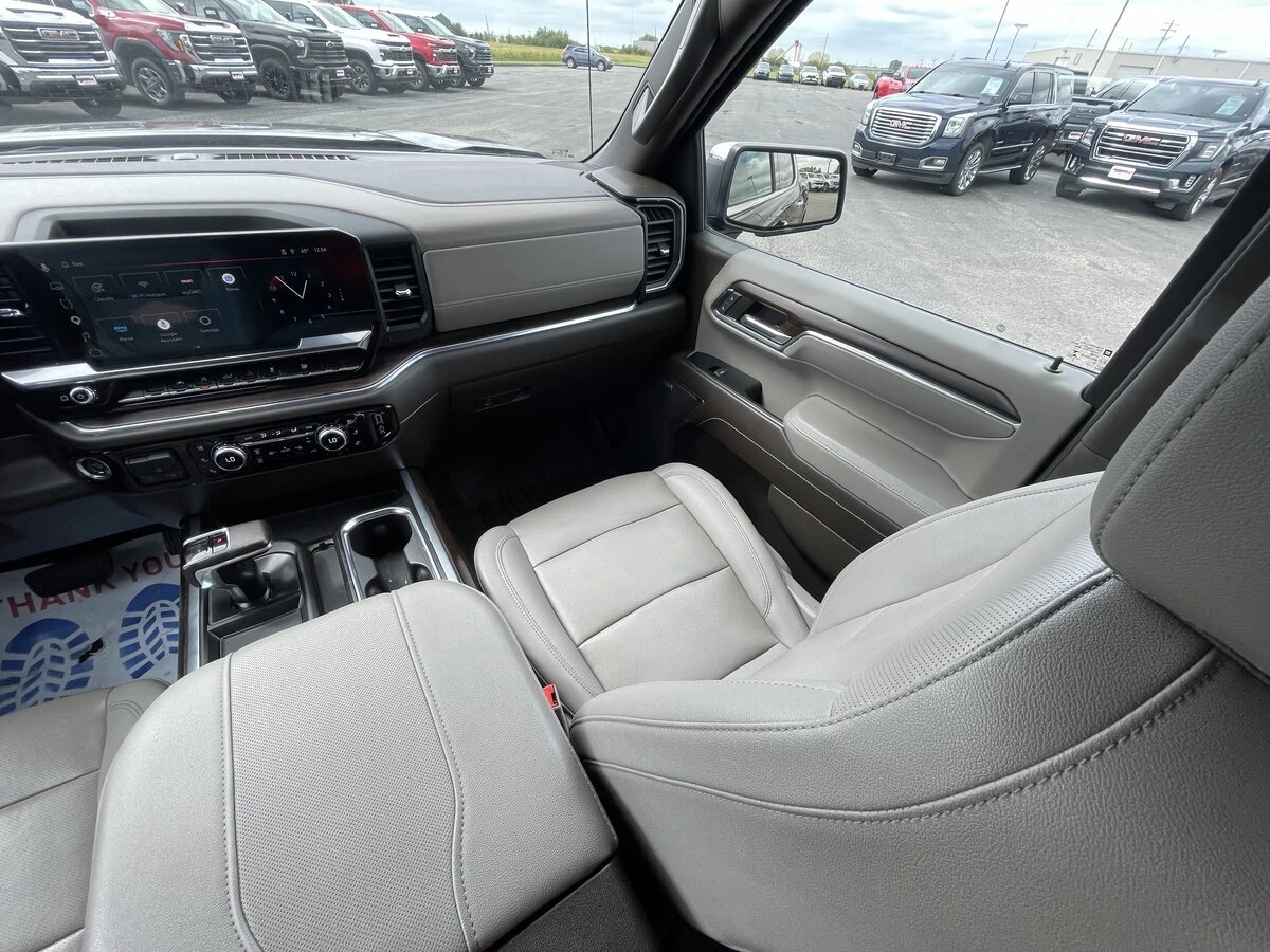 2023 GMC Sierra 1500 SLT - Photo 32