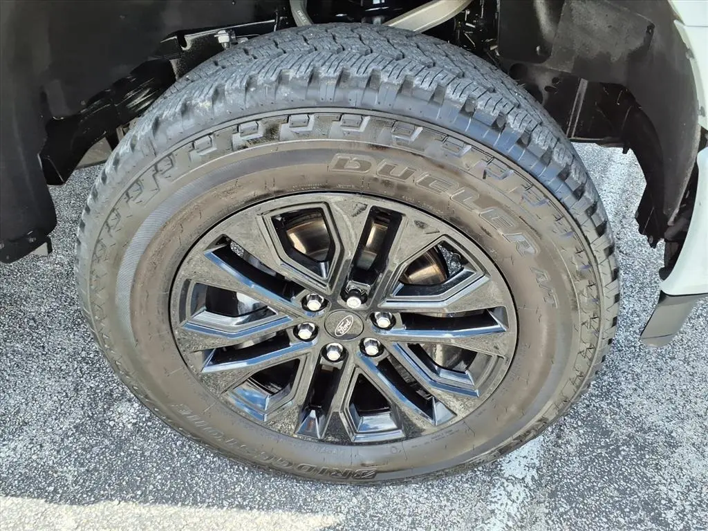 2024 Ford F-150 Lariat photo 9