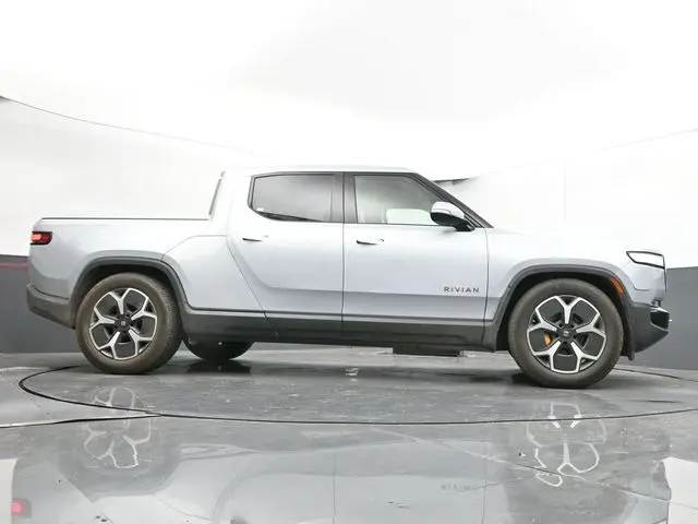 2022 Rivian R1T Adventure photo 37