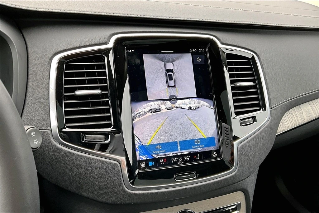 2025 Volvo - image 14