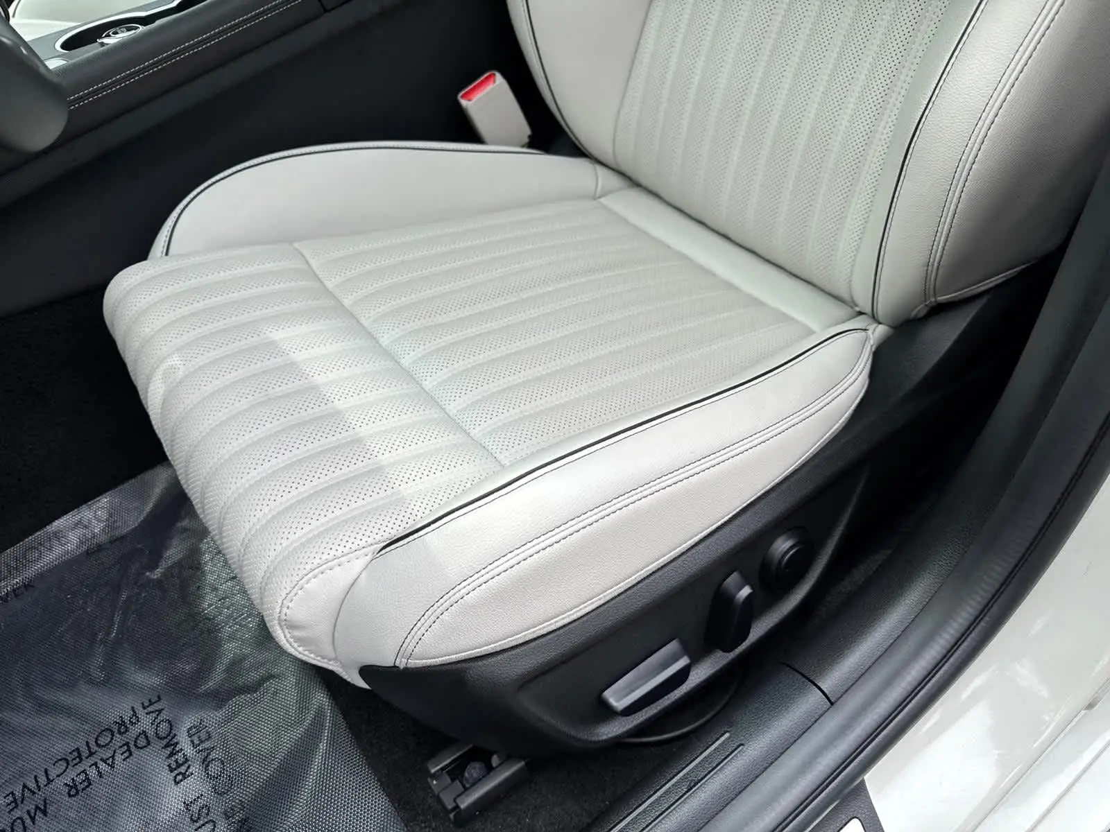 2025 Genesis G70 2.5T photo 16