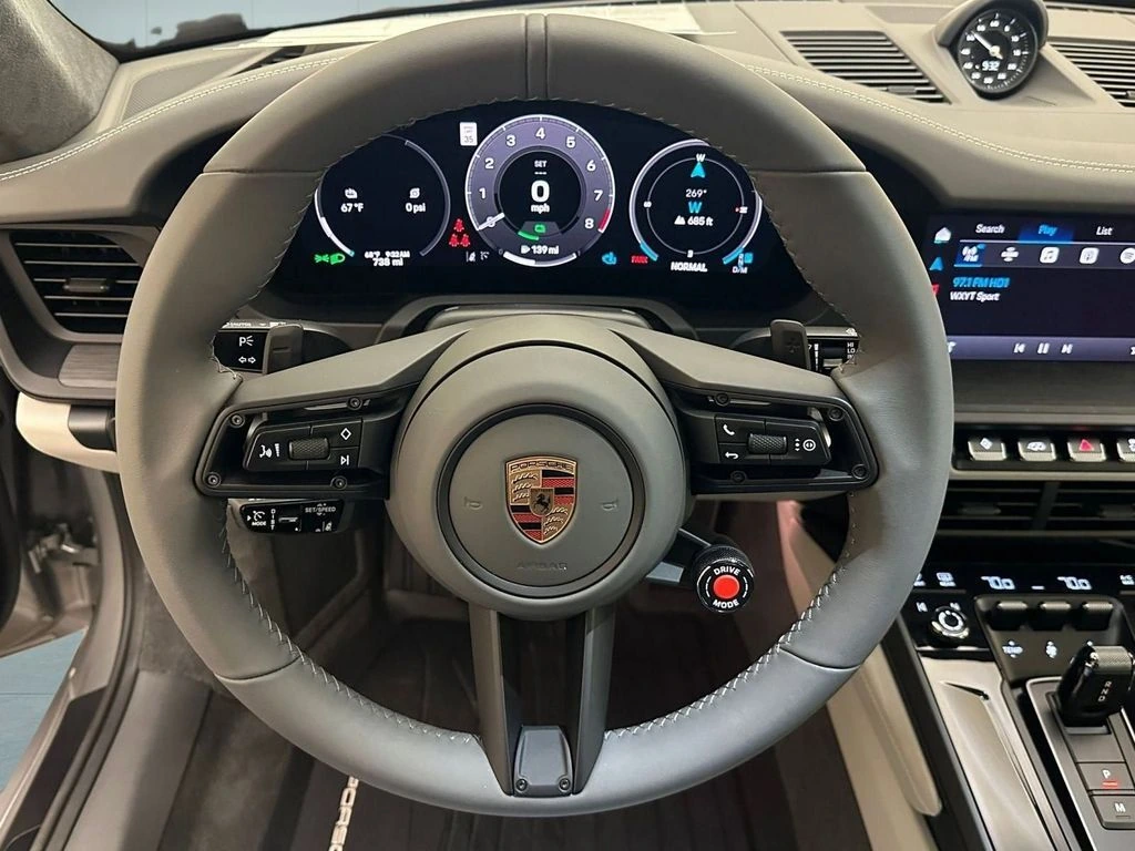 2025 Porsche 911 GTS - Photo 17