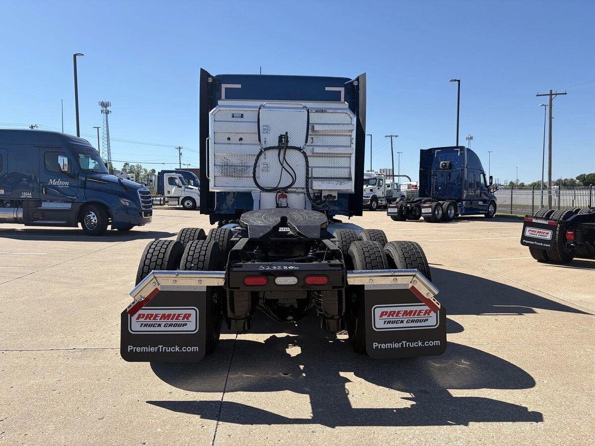 2023 Kenworth T680 — photo 6