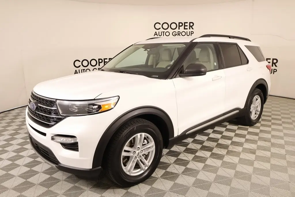 2024 Ford Explorer XLT photo 9