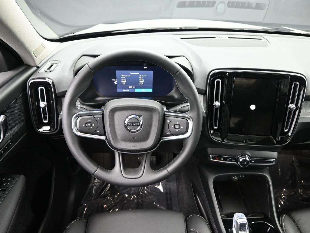 2026 Volvo - image 18