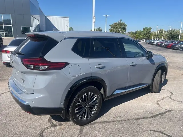 2024 Nissan Rogue Platinum photo 6