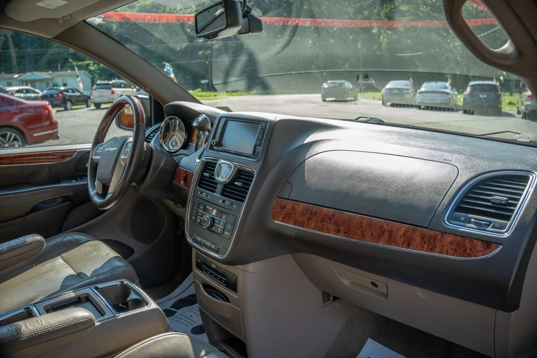 2015 Chrysler Town & Country Limited Platinum - Photo 23