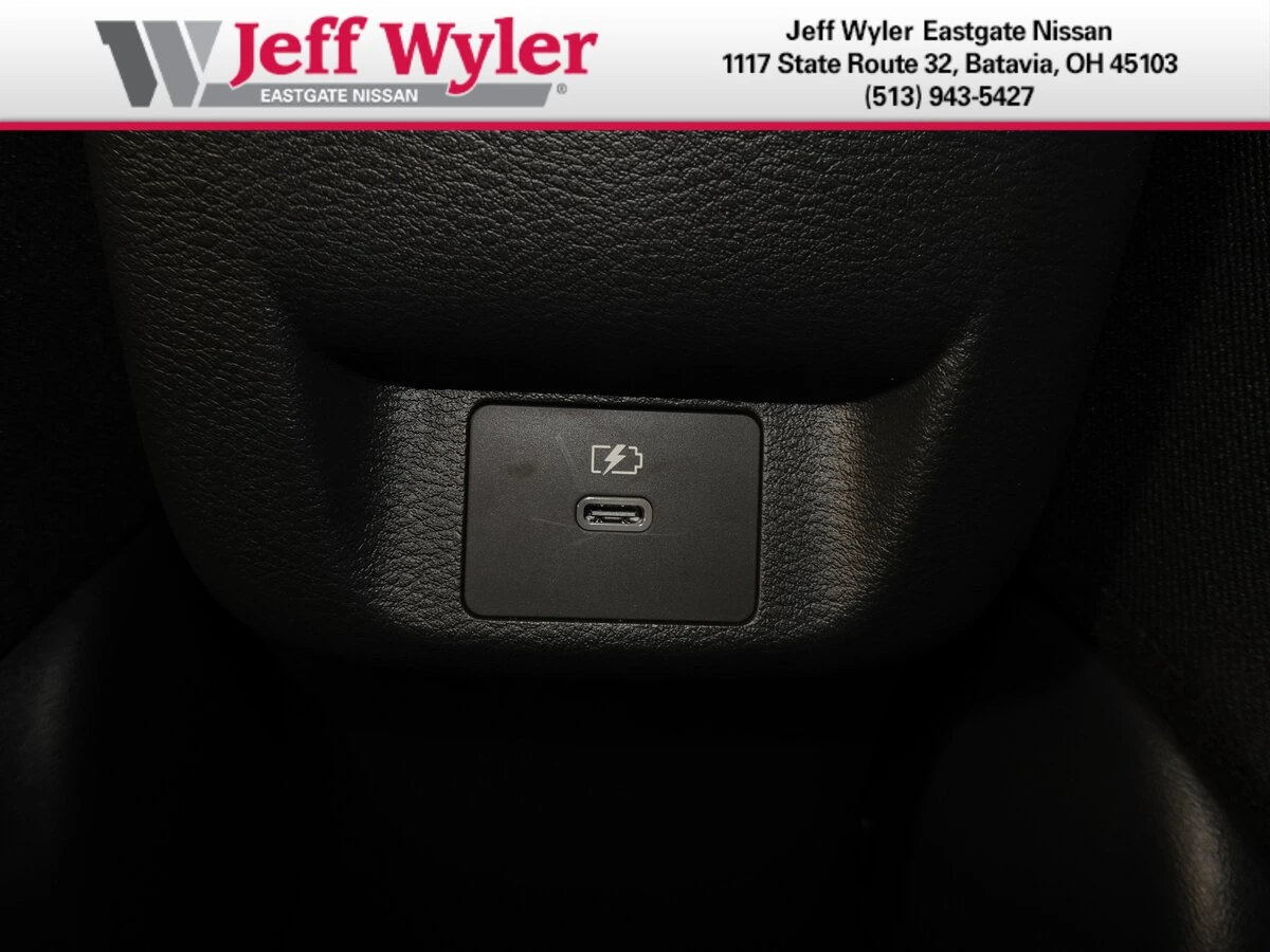 2025 Nissan Versa Sedan SV - Photo 27