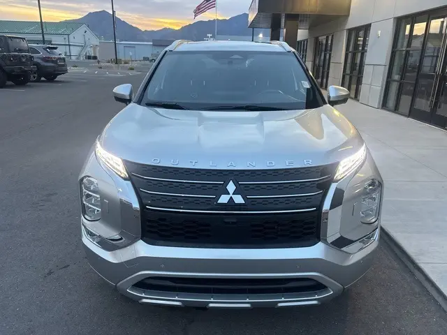 2022 Mitsubishi Outlander SEL GT photo 2