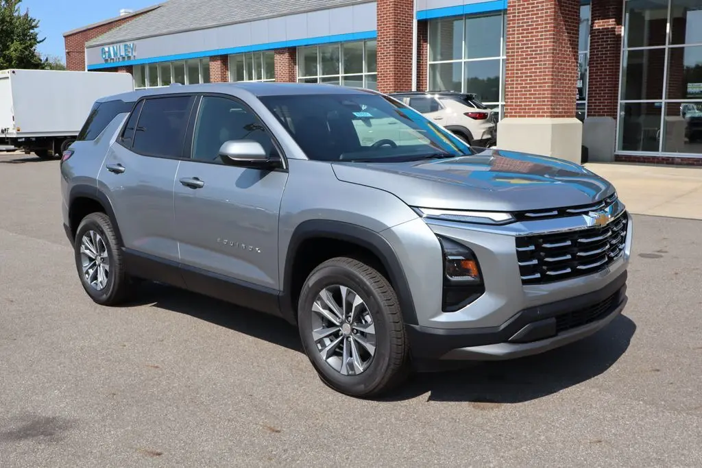 2026 Chevrolet Equinox LT photo 2
