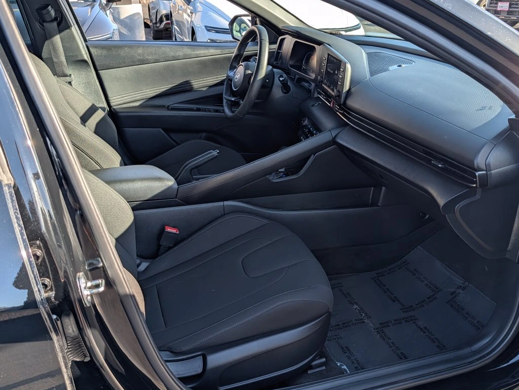 2025 Hyundai Elantra SEL - Photo 9