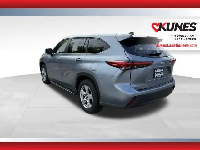 2023 Toyota Highlander L photo 3