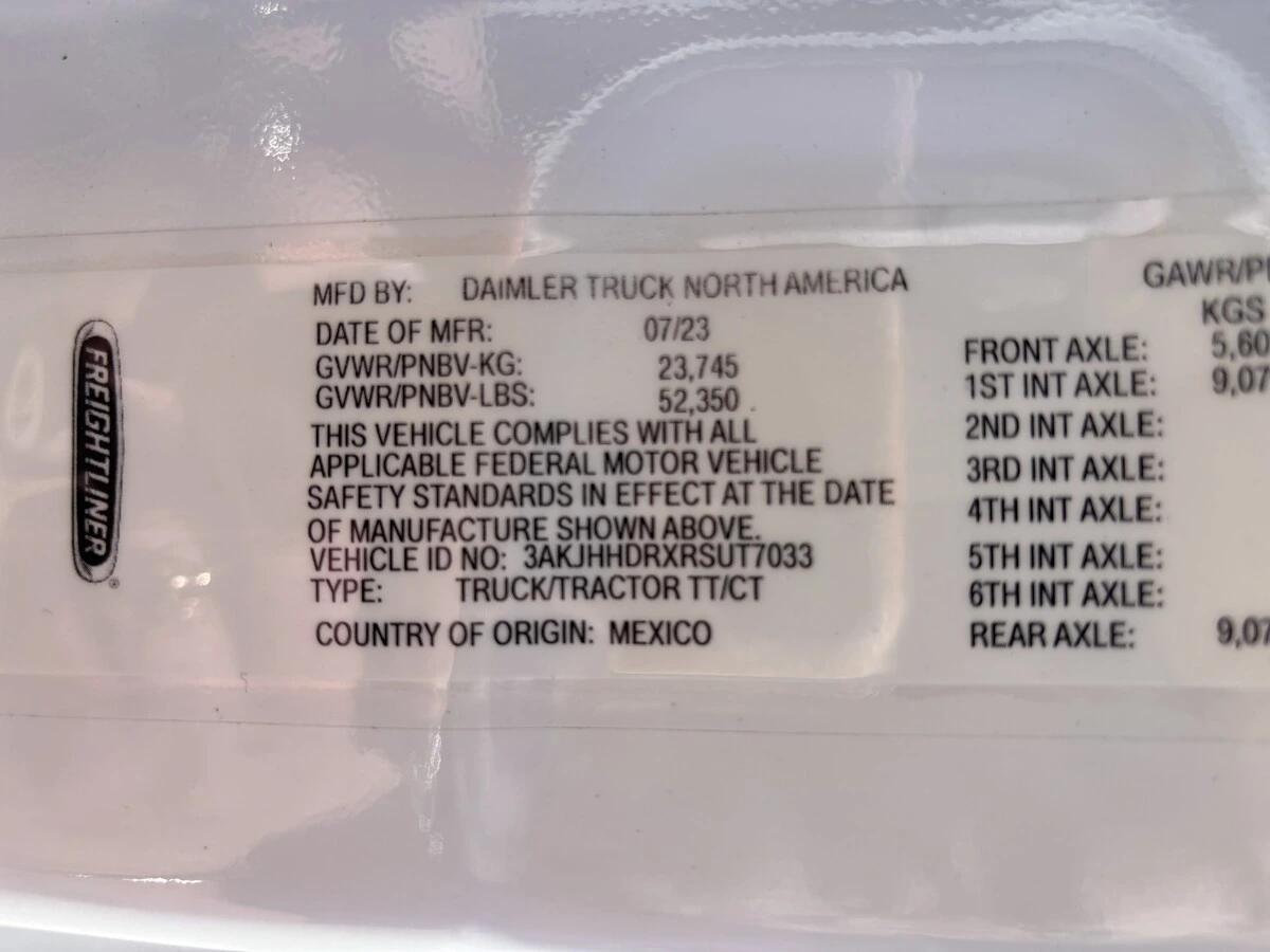 2024 Freightliner Cascadia - image 3