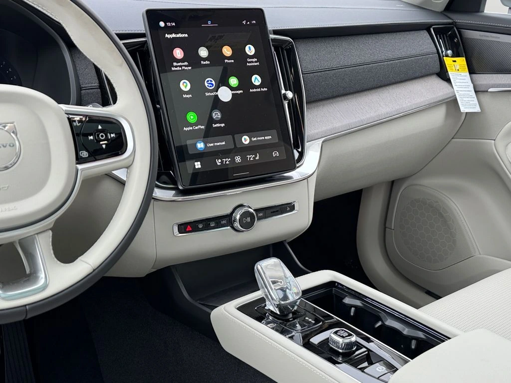 2026 Volvo - image 12