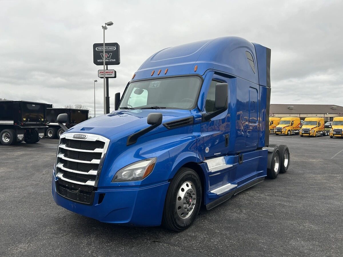 2022 Freightliner Cascadia - image 1