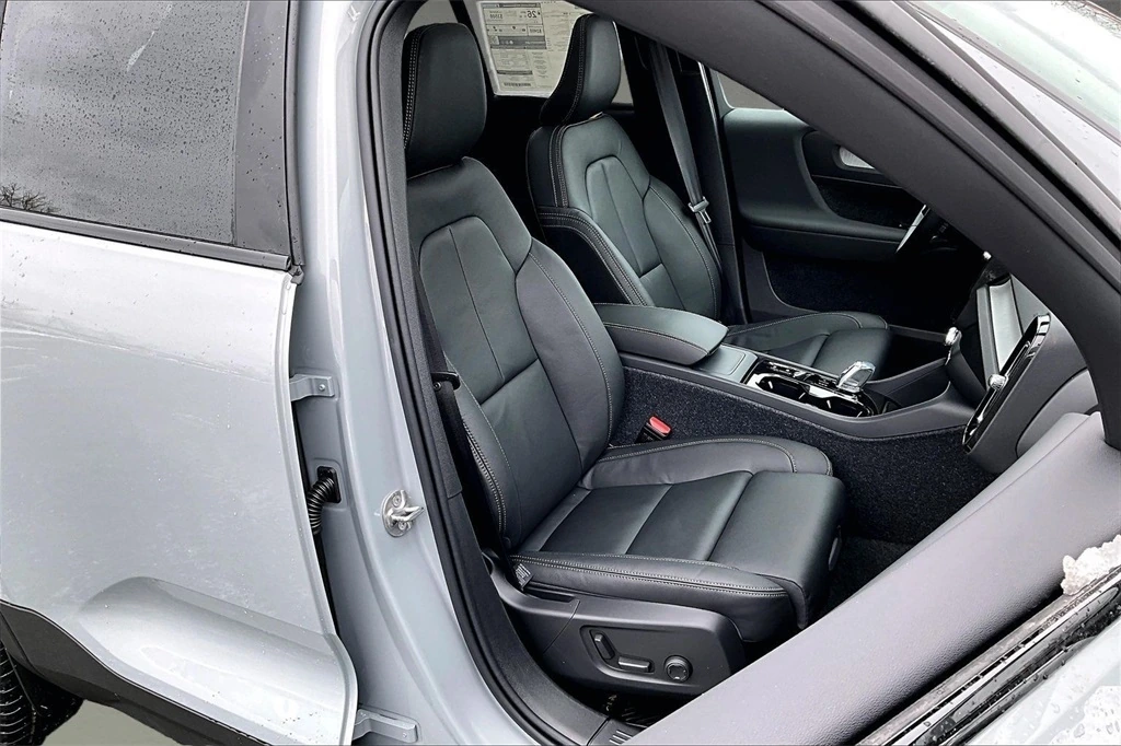 2026 Volvo - image 11