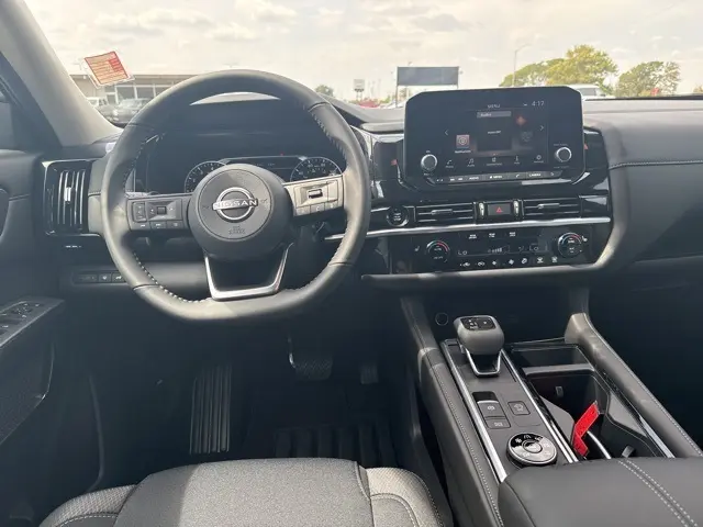 2026 Nissan Rogue SV photo 17