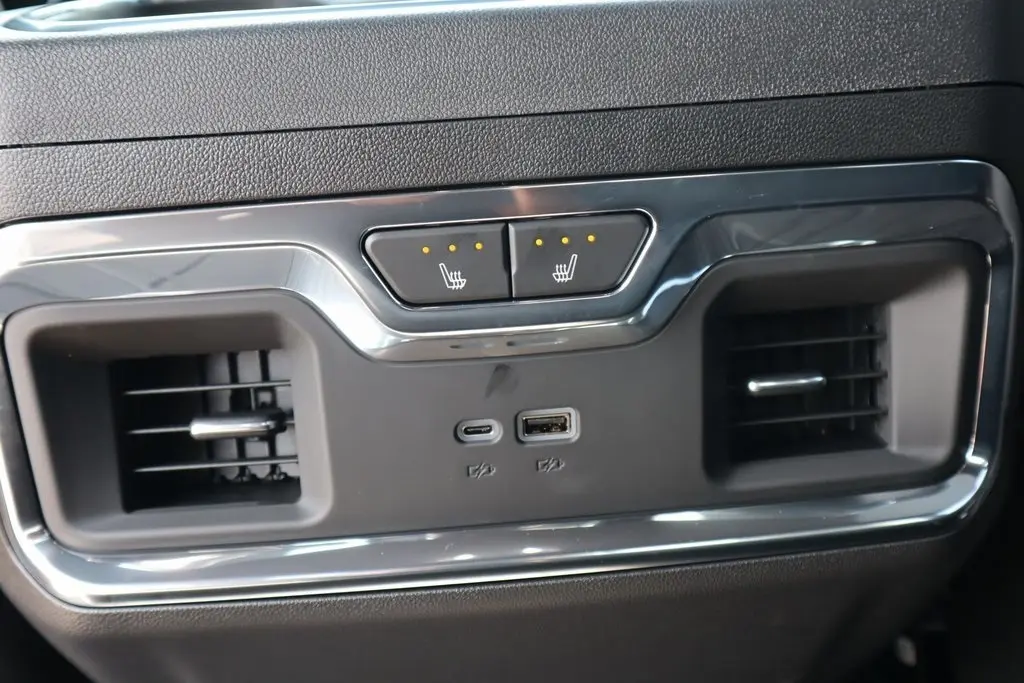 2026 Chevrolet Silverado 1500 High Country photo 7