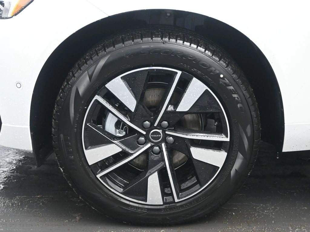 2026 Volvo - image 28