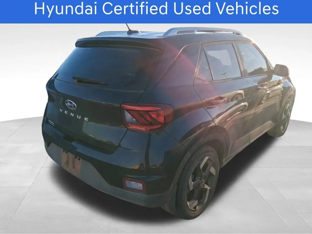 2024 Hyundai Venue SEL Limited photo 2