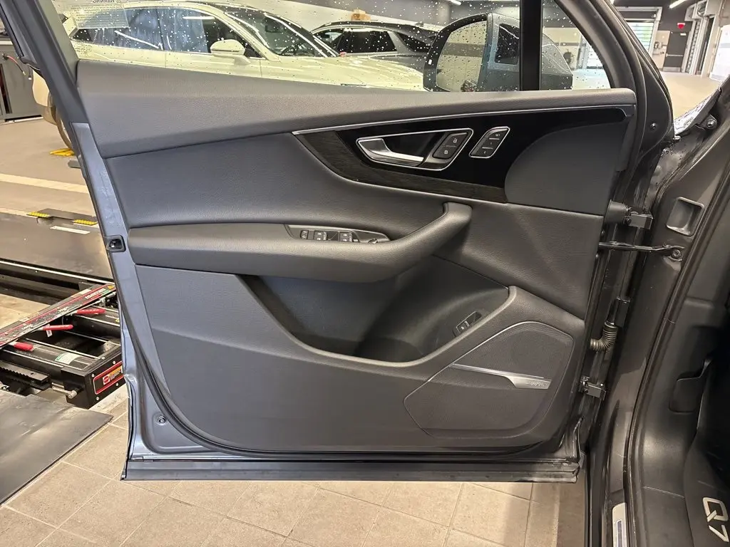 2019 Audi Q7 Prestige photo 17
