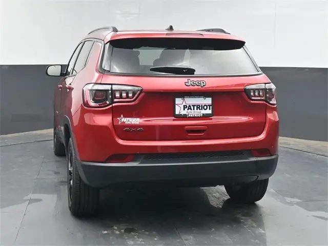 2026 Jeep Compass Latitude photo 2