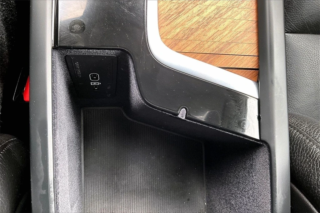 2023 Volvo - image 16