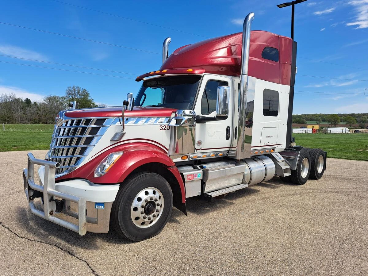 2021 International LoneStar — photo 3