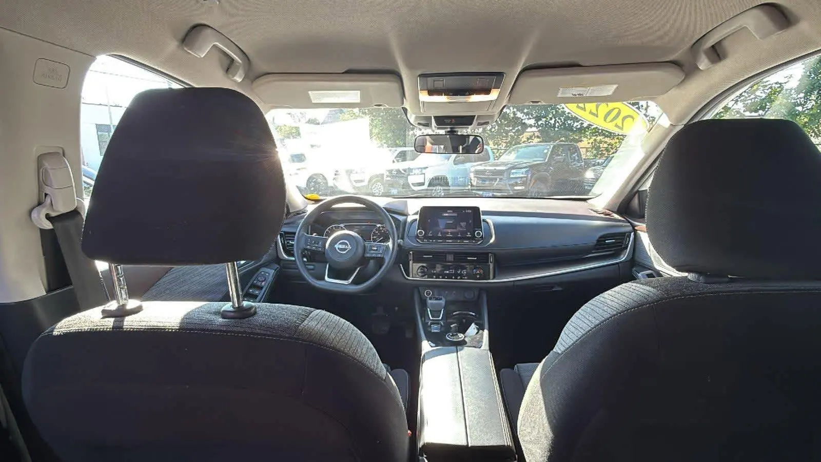2022 Nissan Rogue SV photo 18