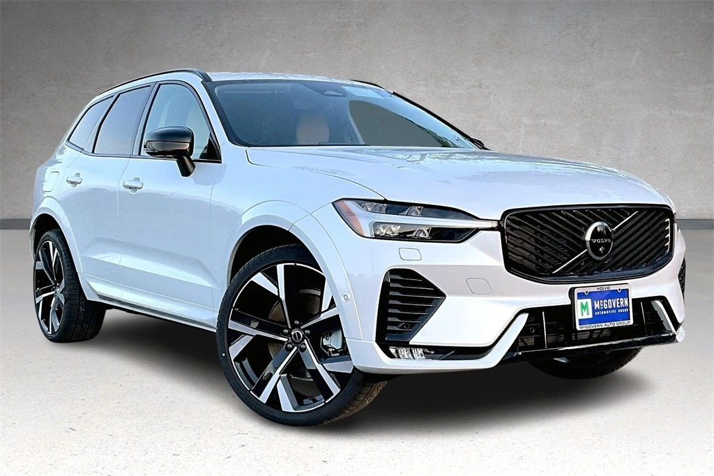 2026 Volvo - image 2