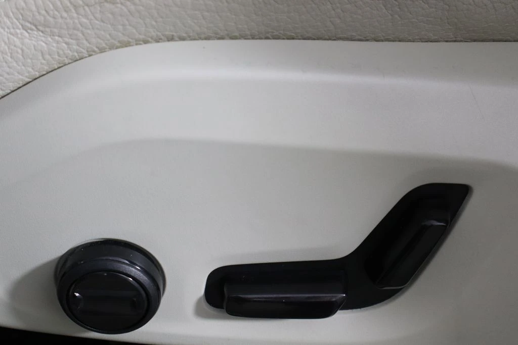 2023 Volvo - image 22