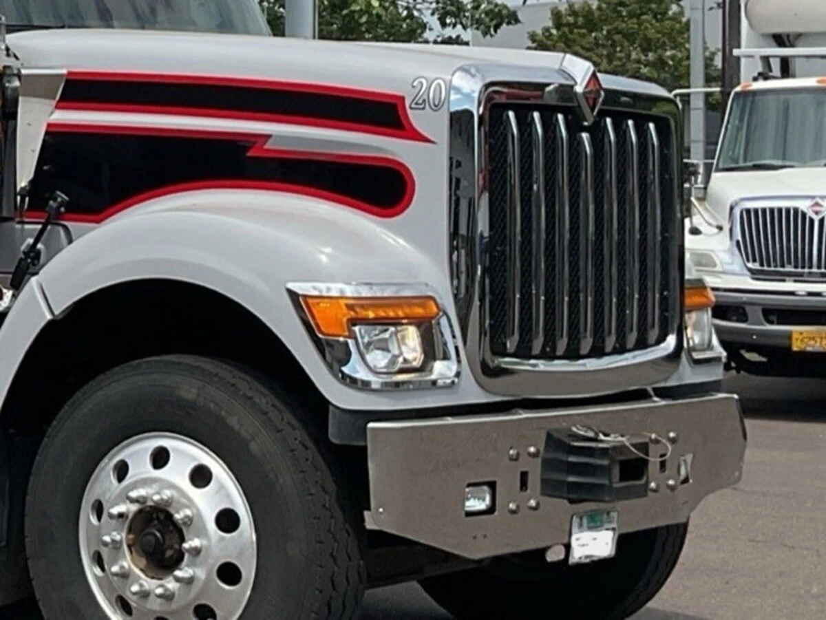 2024 International HX — photo 2