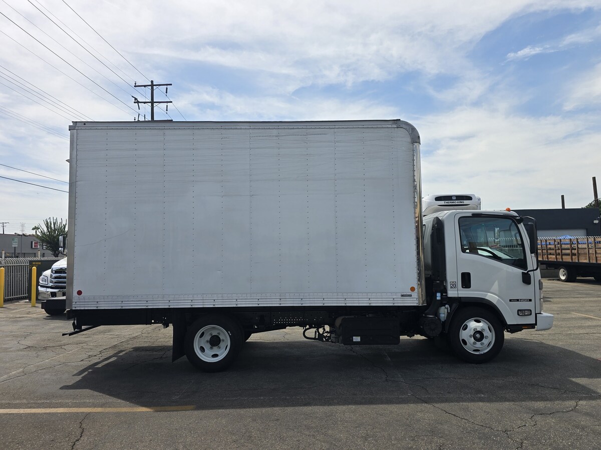 2022 Isuzu in CA — photo 3