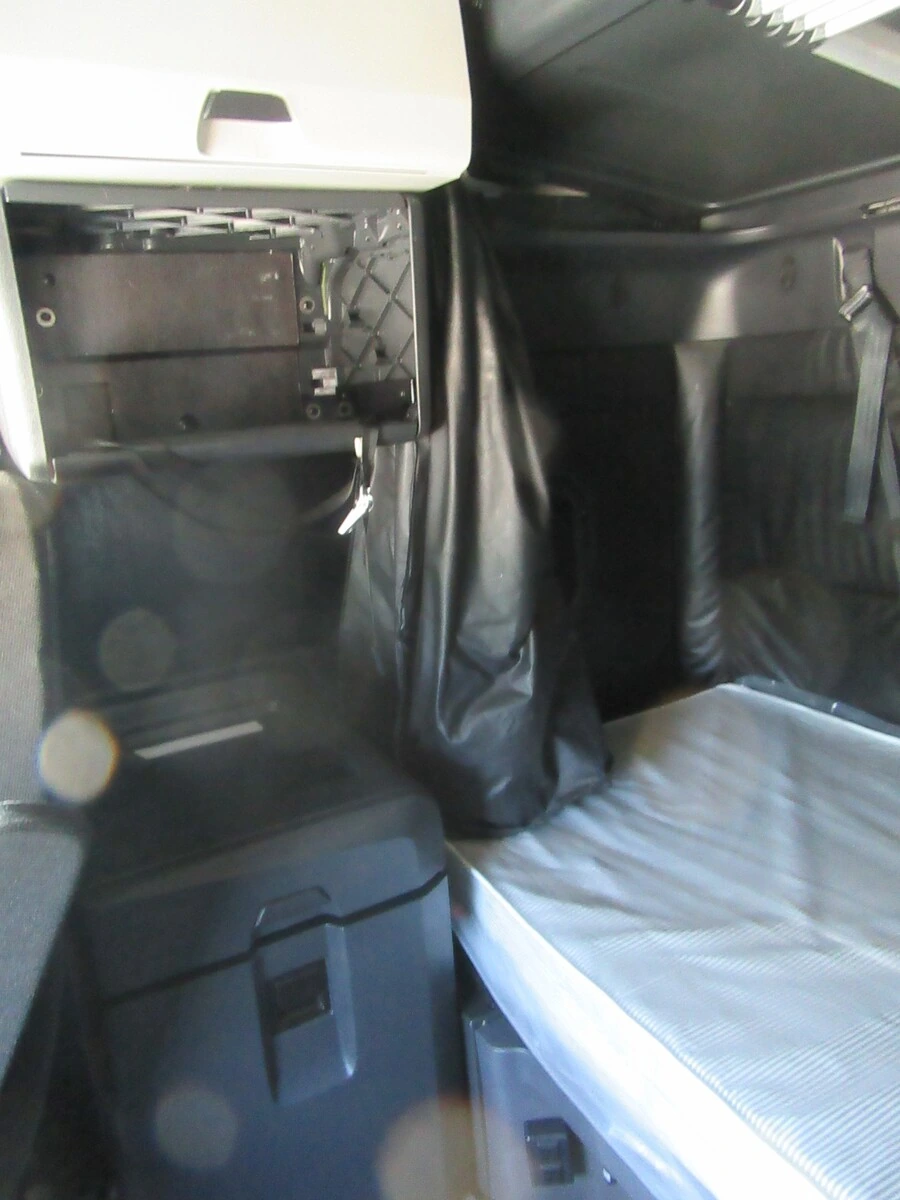 2024 Freightliner Cascadia - image 24